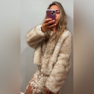 NWT  COELHO FAUX FUR COAT SIZE S and  L 
🚨FIRM PRICE NO DISCOUNT